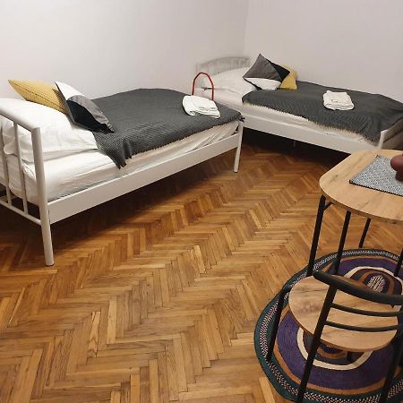 Moti Apartments Краков Экстерьер фото