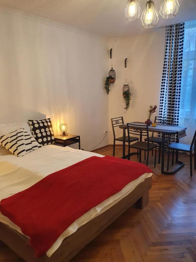 Moti Apartments Краков Экстерьер фото